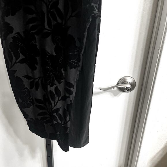 Windsor Budding Radiance Bodycon Floral Velvet Burnout Midi Dress - Black Size M - Picture 8 of 12